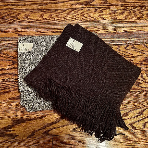 2 Uniqlo Men’s scarves - Picture 1 of 4